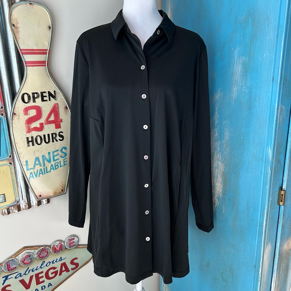 MarlaWynne Black Pleated-Back Nylon Blend Button Down Tunic Top Minimalist